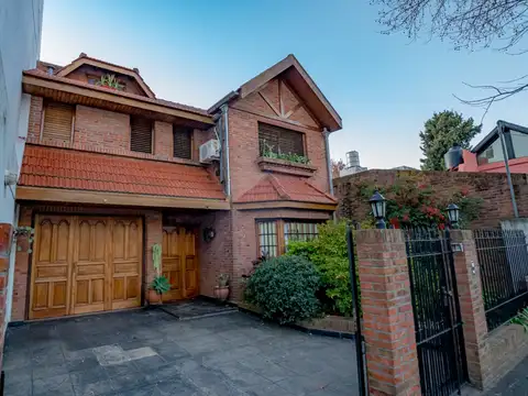 CASA TRIPLEX MARTINEZ 5 AMB COCHERA Y QUINCHO