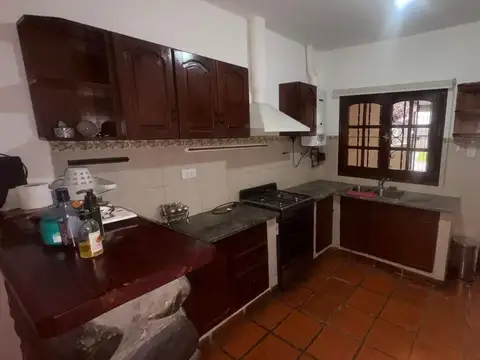 Casa 4 ambientes con 2 baños