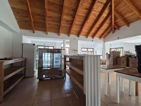 SALON GASTRONOMICO EN ZONA RESIDENCIAL