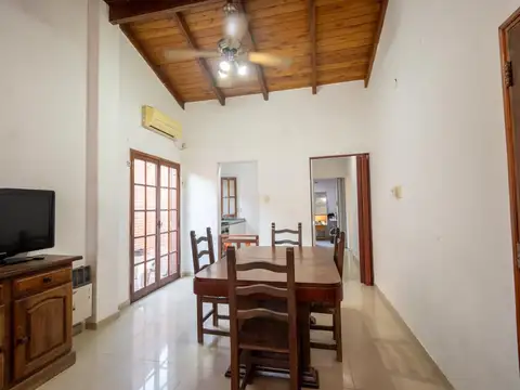 Casa 5 ambientes con 1 baño