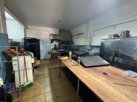 Venta de local y fondo de comercio! Zona Centro de Villa Gesell. Listo para poner en funcionamiento