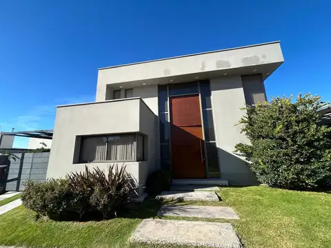 Espectacular casa en venta - Barrio Pórtico del Sol II (El Challao)