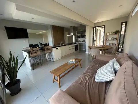 Espectacular casa en venta - Barrio Pórtico del Sol II (El Challao)
