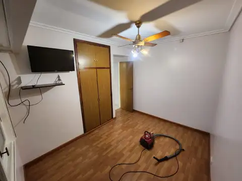 Impecable casa de 5 ambientes con patio y cocheras, en San Justo!