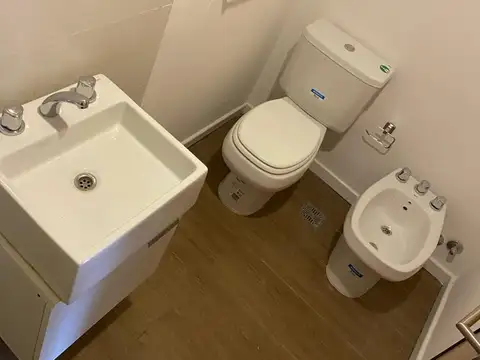 EN VENTA- CASA DE PASILLO 3 DORMITORIOS CON PATIO - ROQUE SAENZ PEÑA