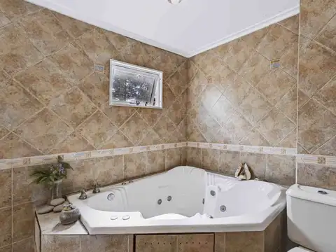 Casa 5 ambientes con 1 baño