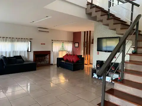 Casa 4 ambientes con 3 baños