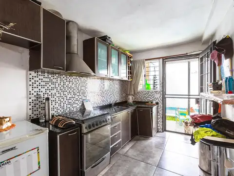 VENTA - CASA DE TRES DORMITORIOS CON PATIO, COCHERA Y TERRAZA - ROQUE SAENZ PEÑA