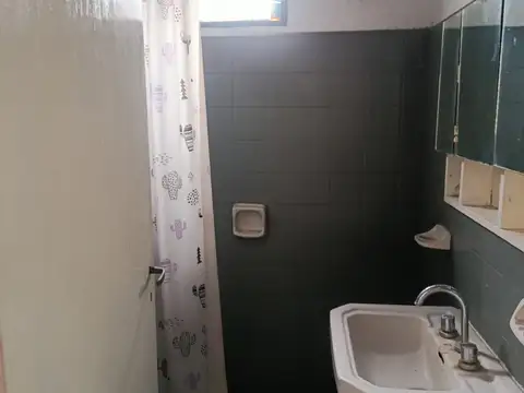 Alquiler de PH de dos ambientes con jardin y entrada de auto