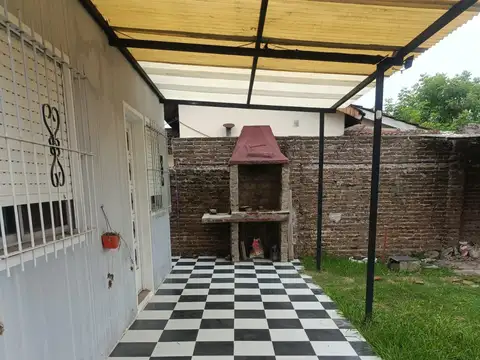 Alquiler de PH de dos ambientes con jardin y entrada de auto