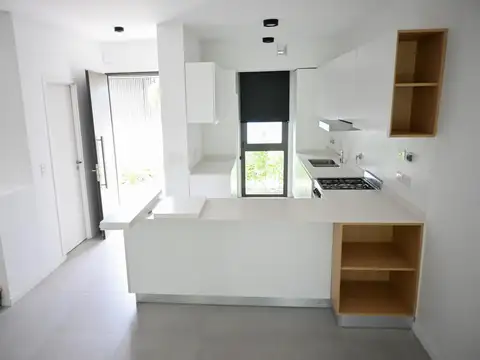 Townhouse en alquiler 4 ambientes con jardin privado en Oliden Joven