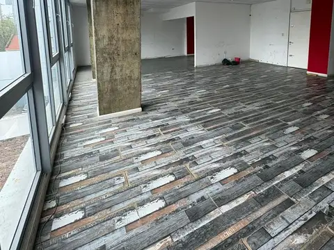 Oficina en Alquiler en Banfield, $ 950.000
