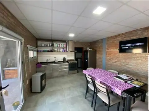 Casa 2 ambientes con 1 baño