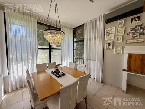 Casa en Venta con 2 cocheras