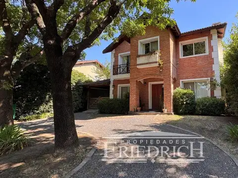 Casa 4 ambientes con 3 baños