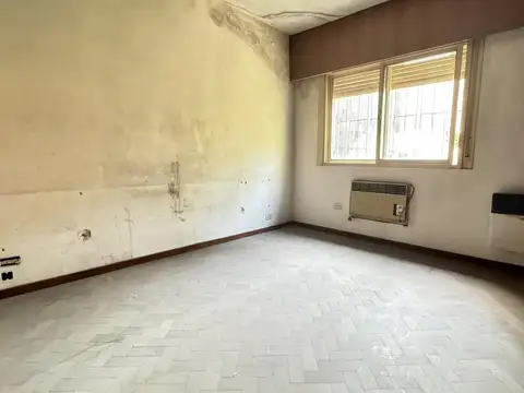 Casa 8 ambientes con 3 baños