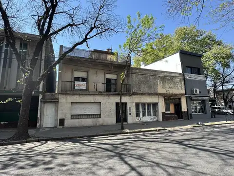 Casa y local comercial a reciclar en venta en la tablada