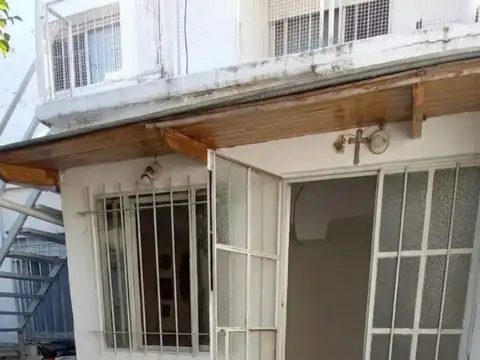 Depto Tipo Casa en Venta 50 años
