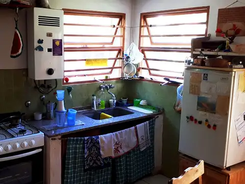 Casa 10 ambientes con 2 baños