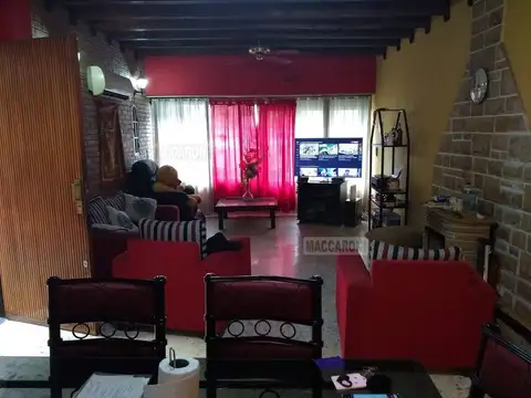 Casa en Venta con 2 cocheras