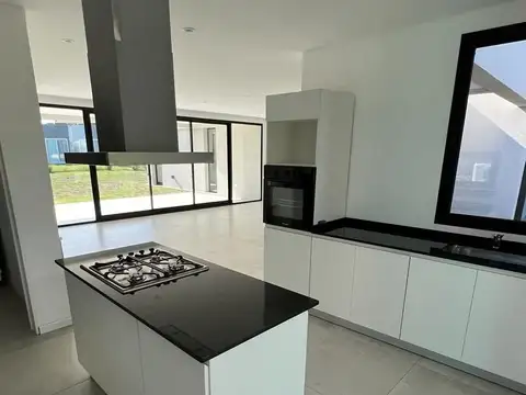 Casa en Venta en Countries y Barrios Cerrados en Esteban Echeverria, USD 230.000