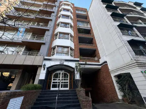 Venta Departamento 5 ambientes con doble cochera en Las Lomitas Lomas de Zamora.