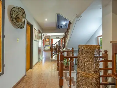 Casa en Venta con 5 cocheras