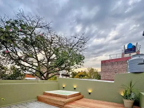 Venta Casa 3 Dormitorios Reciclada con Pileta y Parrillero Ricchieri 400