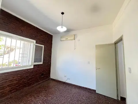 Depto Tipo Casa en Alquiler en Lomas del Mirador, $ 450.000