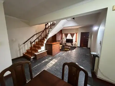 Casa en Alquiler con 1 cochera