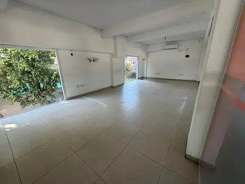 LOCAL EN ALQUILER :: 496m2 CON OFICINAS