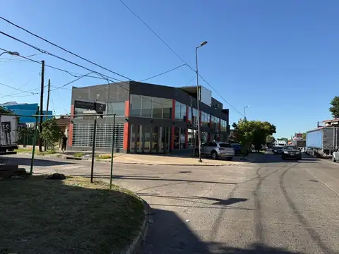 LOCAL EN ALQUILER :: 496m2 CON OFICINAS
