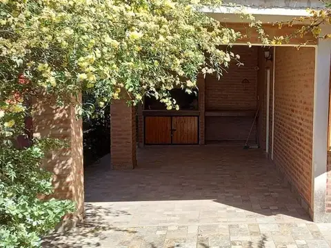 Boulevard Hipólito Irigoyen 800