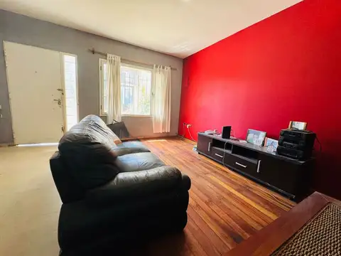 VENTA CASA 4 AMB LANUS COCHERA JARDIN POTENCIAL