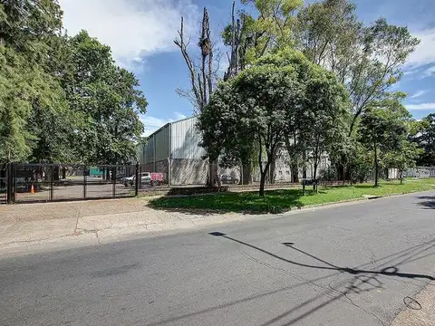Terreno ideal para emprendimiento dada su superficie y salida a 4 calles