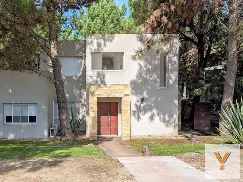 Casa en venta - 6 Dormitorios 6 Baños - Pinamar