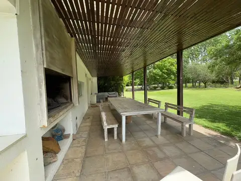 Casa 5 ambientes con 2 baños