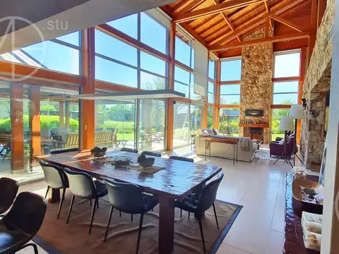 Casa 6 ambientes en venta. Isla Del Este. Tigre
