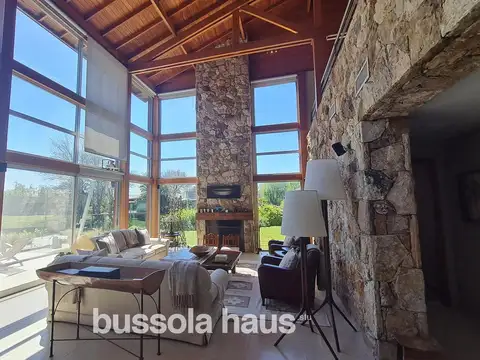 Casa 6 ambientes con 4 baños