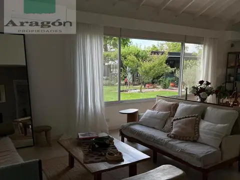 Casa en Alquiler con 4 cocheras