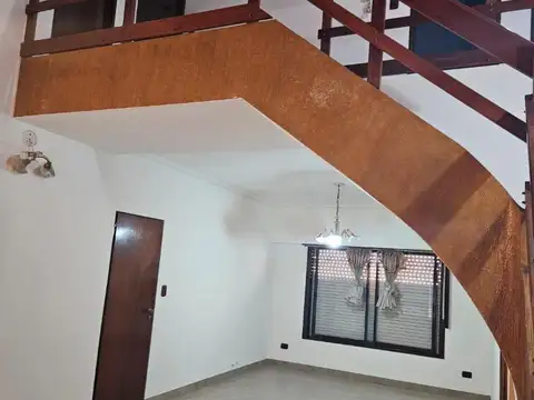 Casa 5 Ambientes Sup.132 m2  Patio 3 Cocheras Villa Lugano