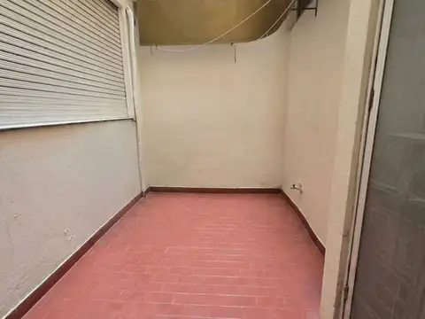 Venta dpto 2 ambientes con patio Caballito