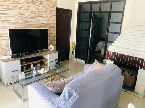 Venta casa 2 Dormitorios, Patio y Garage Cerro