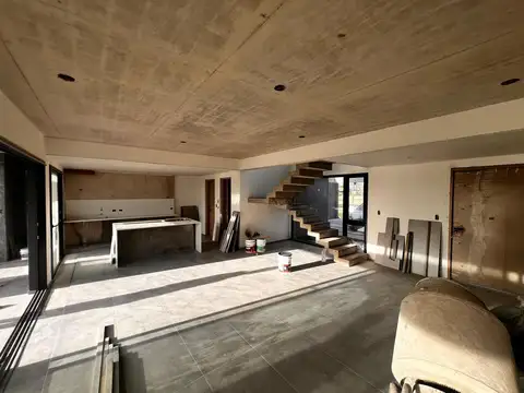 Casa 4 ambientes con 2 baños