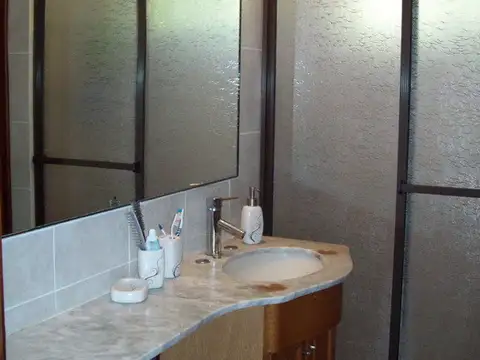 Casa en Venta con 4 cocheras