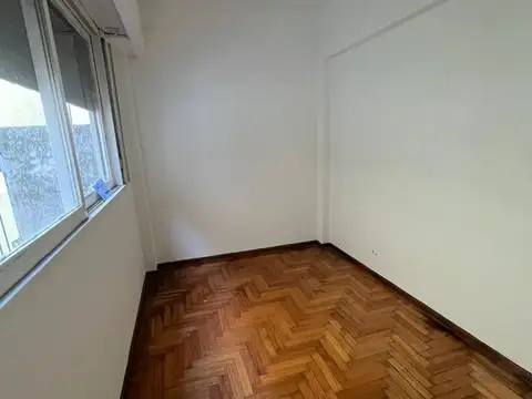 Departamento de 3 ambientes con balcón doble