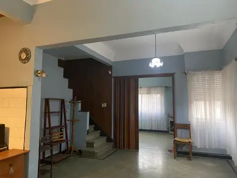 Casa 7 ambientes con 1 baño