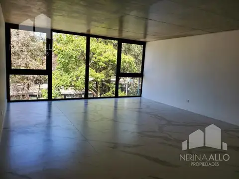 Oficina en Alquiler con 2 cocheras