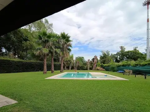 Casa en Venta con 4 cocheras