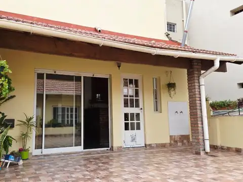 Depto Tipo Casa en Venta en Chacarita, USD 200.000